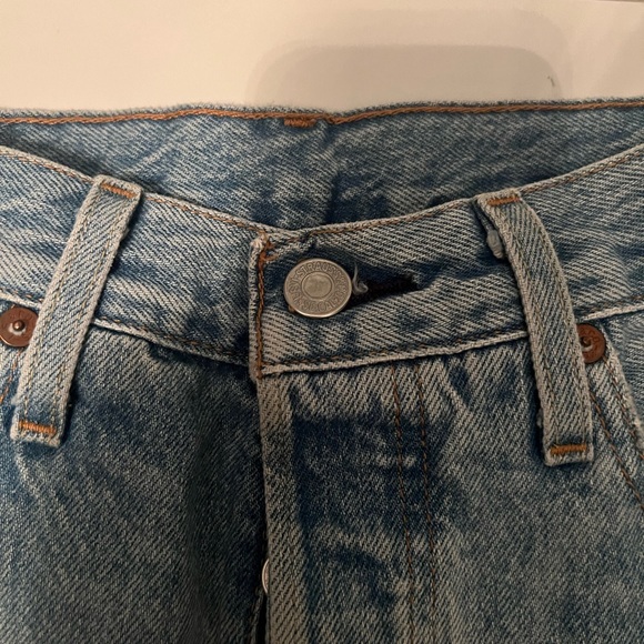 Levi’s distressed shorts - Picture 4 of 7